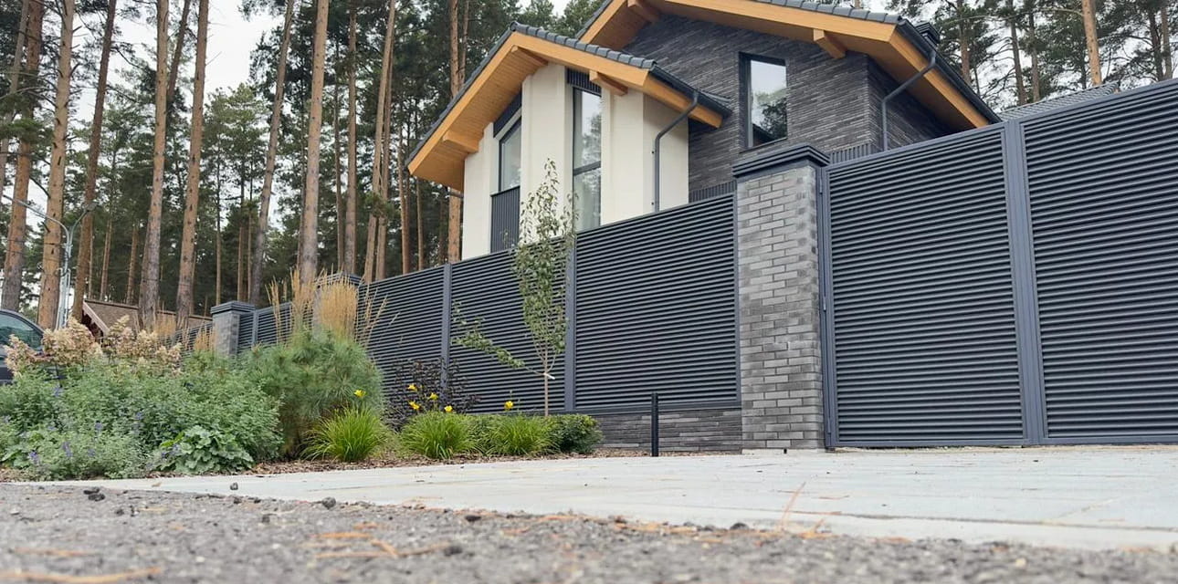 Забор жалюзи - обзор вариантов