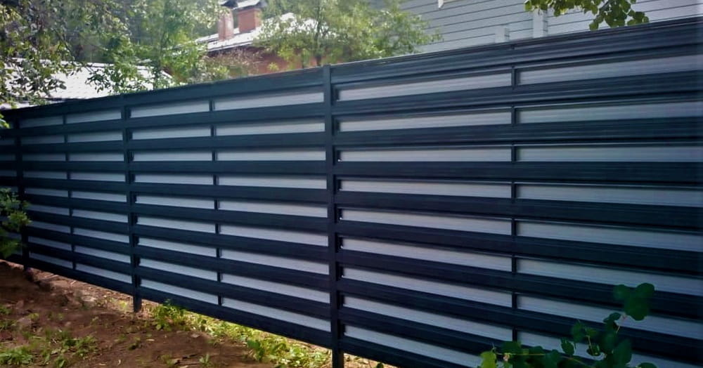 Фото забора штакетник в два ряда