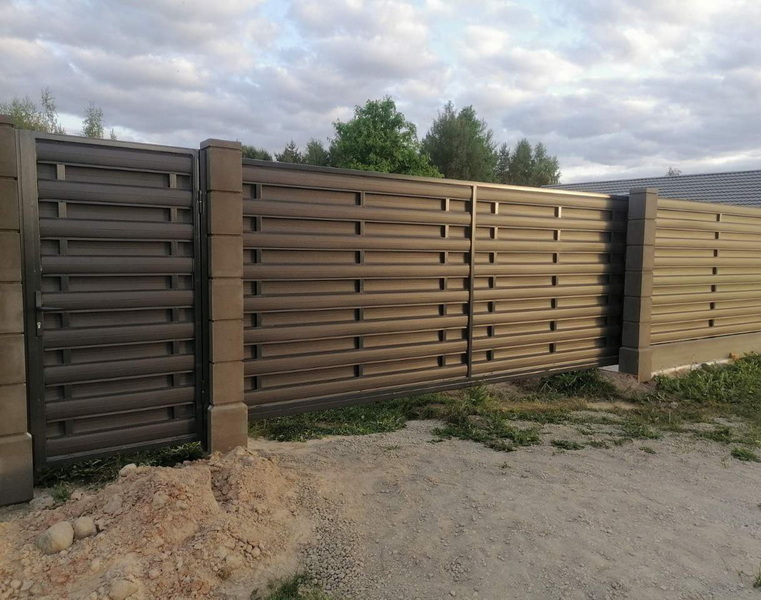 Пример распашных ворот Штакетник горизанталь